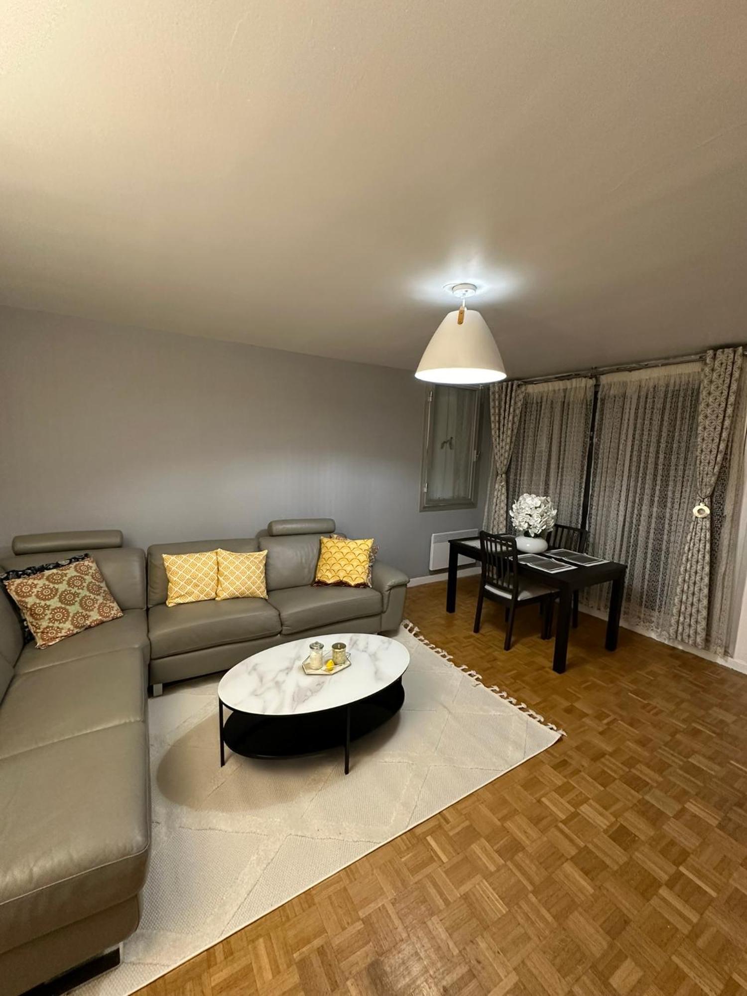 Appartement En Residence- กลีชี ภายนอก รูปภาพ